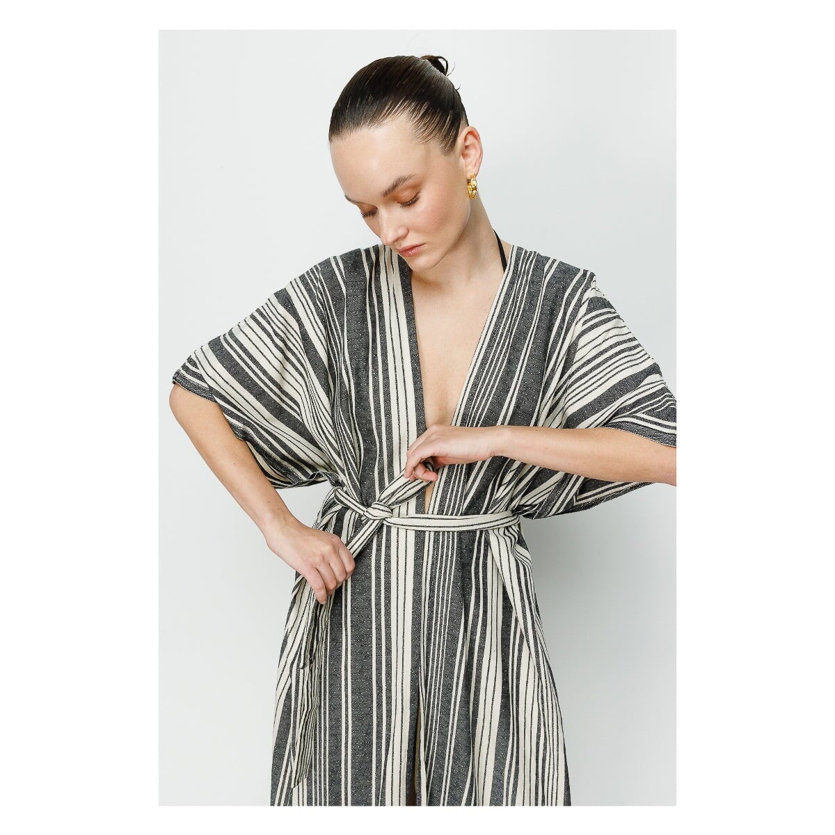 Cotton or Linen: Choosing the Perfect Kimono for You