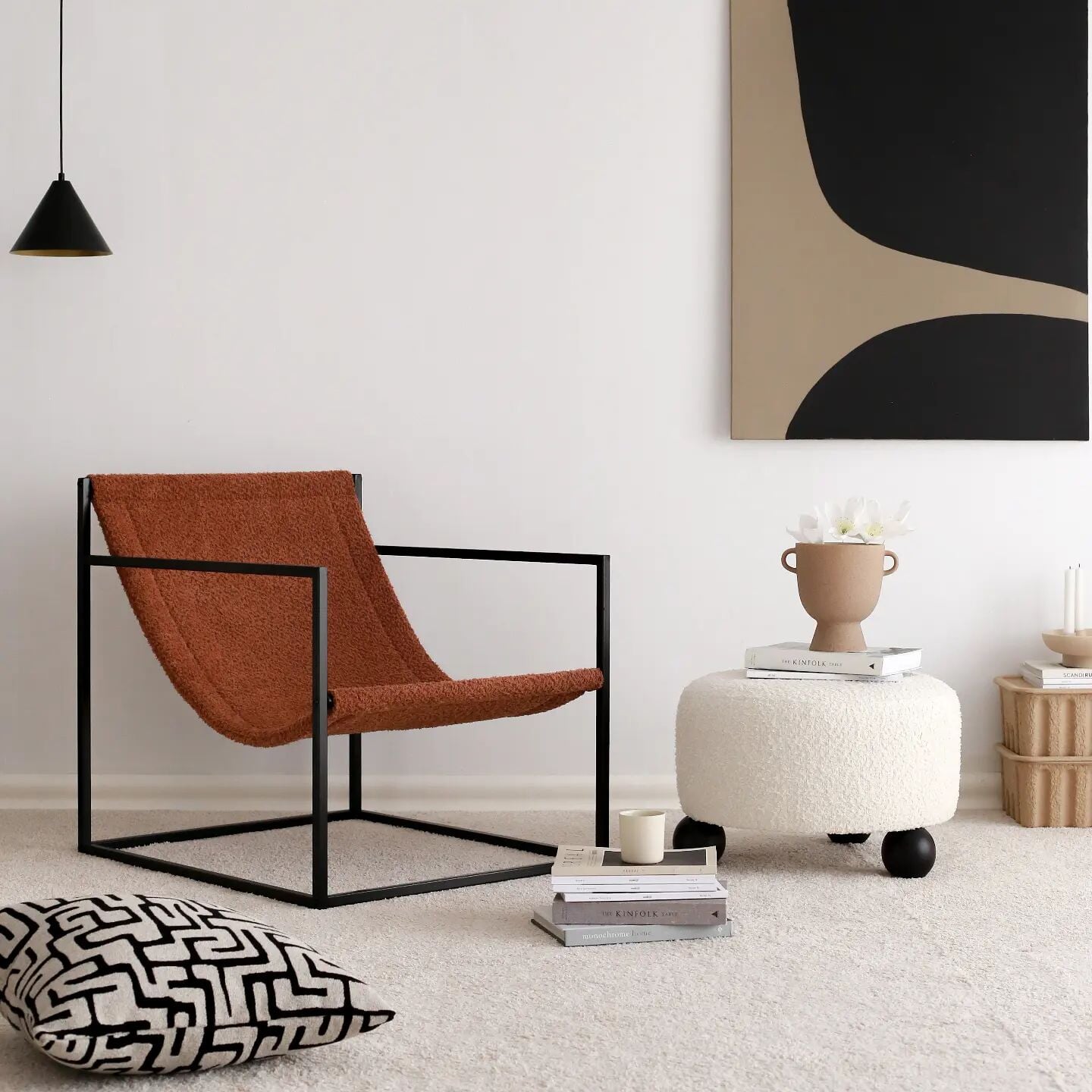 Judy Round Pouf with Wooden Legs