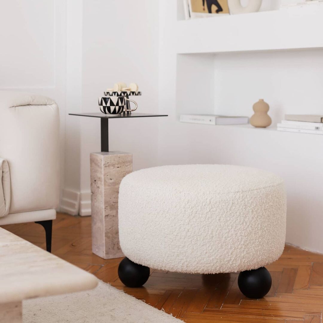 Judy Round Pouf with Wooden Legs