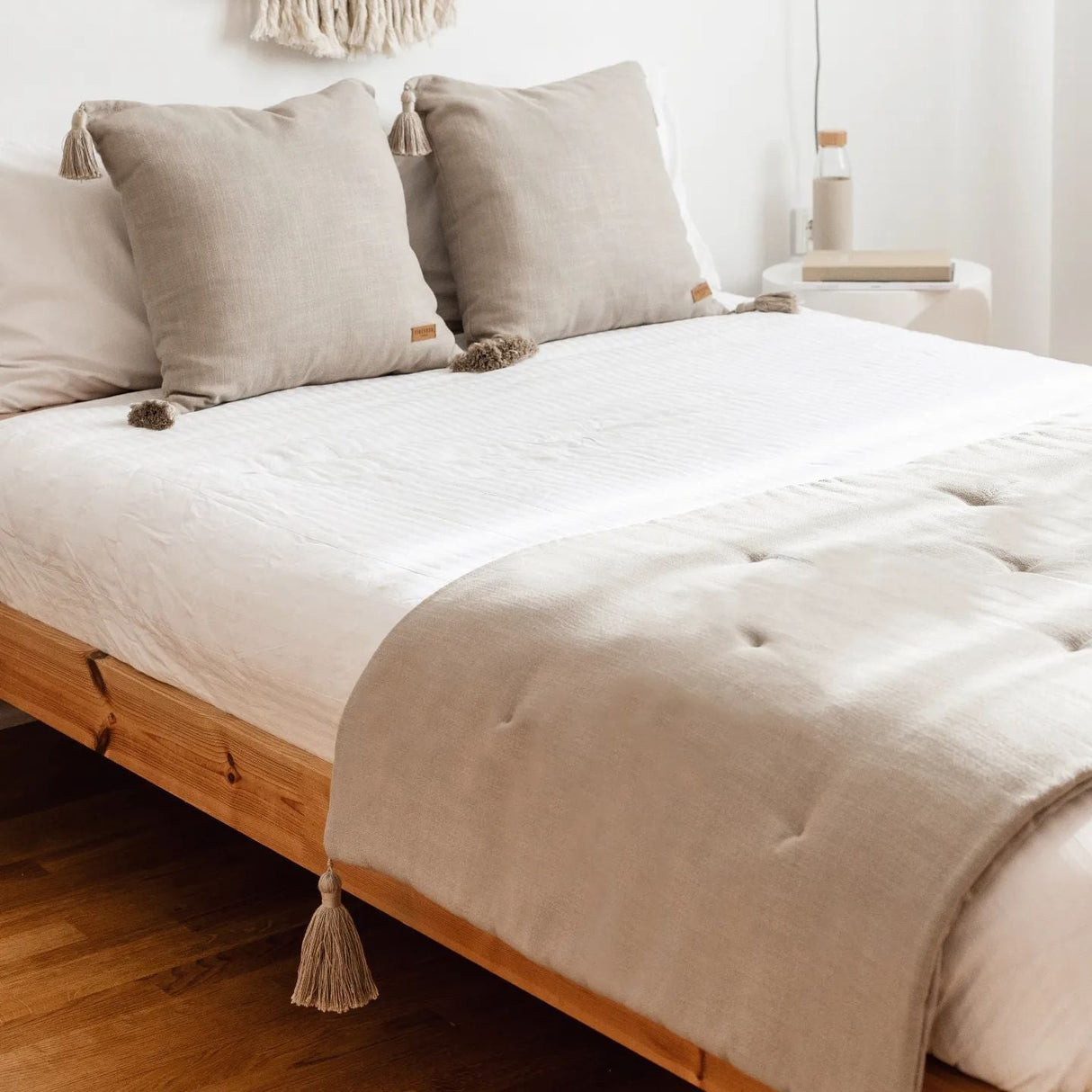 Linen Bed Runner and Two Pillow Covers