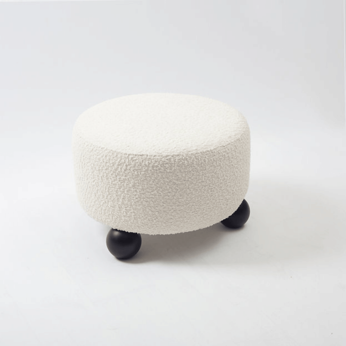 Judy Round Pouf with Wooden Legs