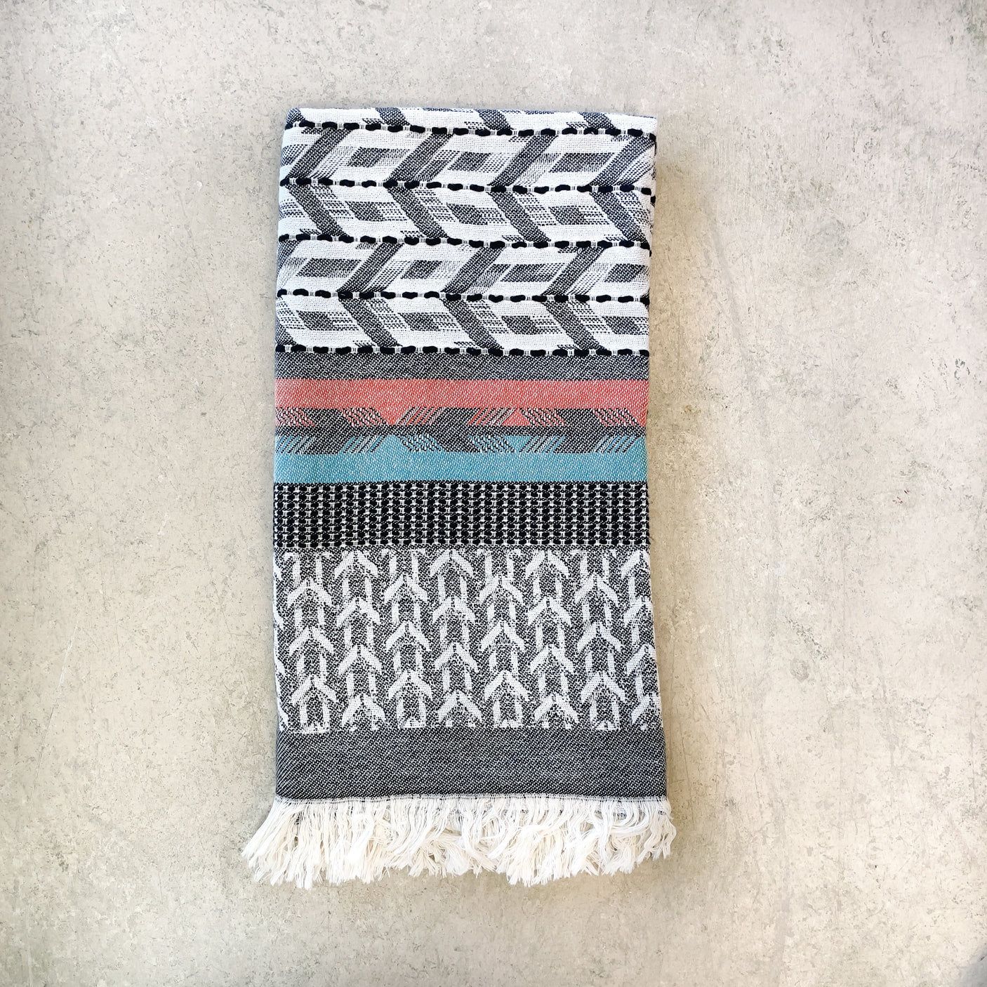 Estrella Turkish Beach and Pool Towel - The Loomia