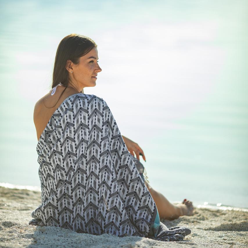 Estrella Turkish Beach and Pool Towel - The Loomia
