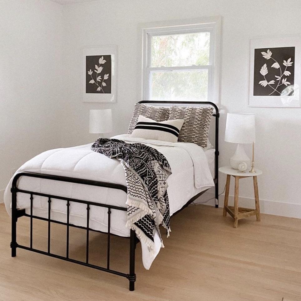#color_black-ivory
