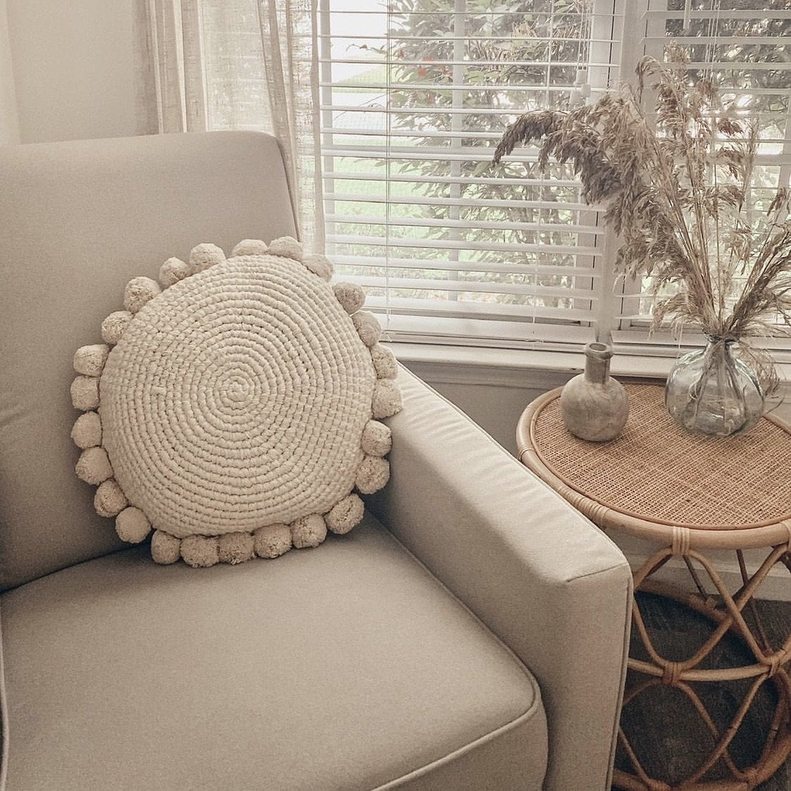 Stacey Round Throw Pillow - The Loomia
